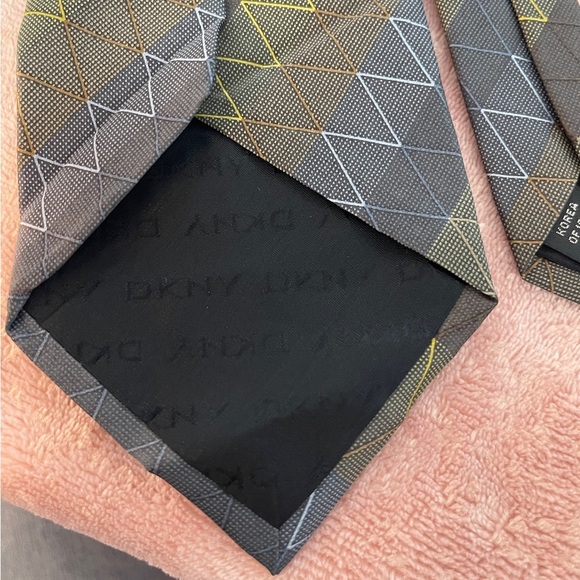 DKNY Men's Tie in Black and Brown with Yellow Accents - Picture 6 of 7